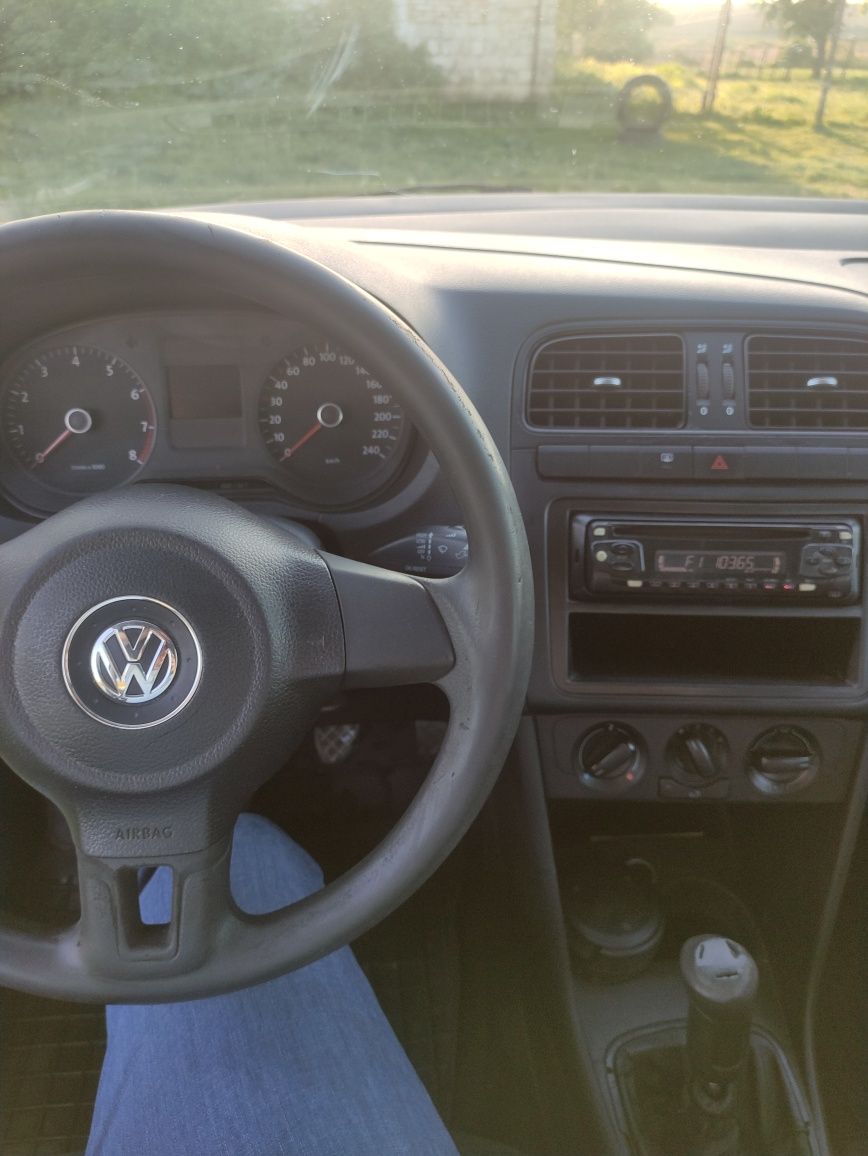 Продам автомобиль Volkswagen Polo 2011 года