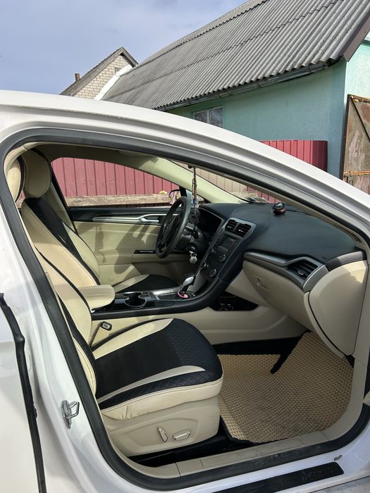 Продається авто Ford Fusion 2015 року