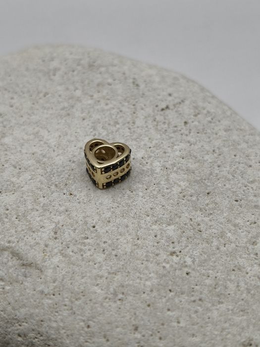 Złoty Charms Pr.585 Nowy Zapraszamy