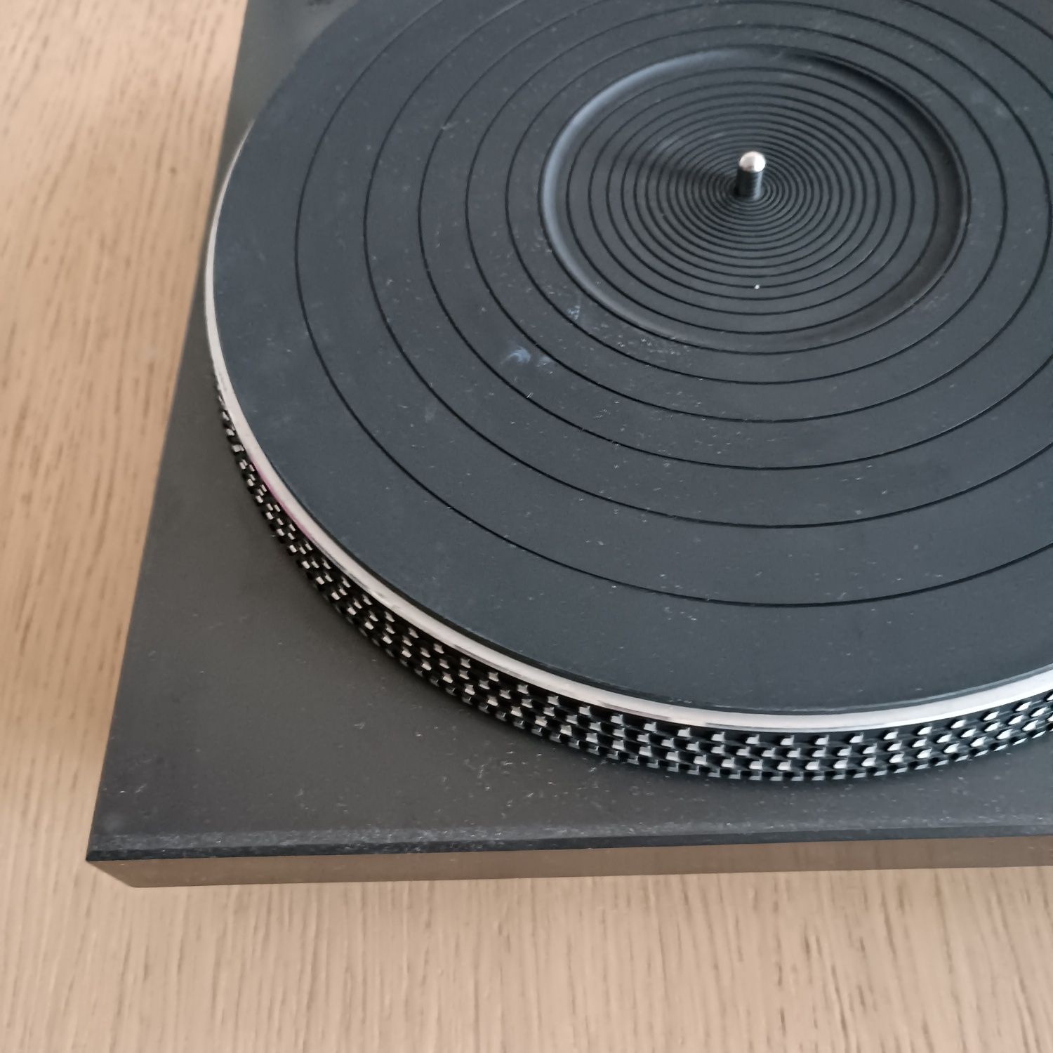 Gramofon Technics SL-1900