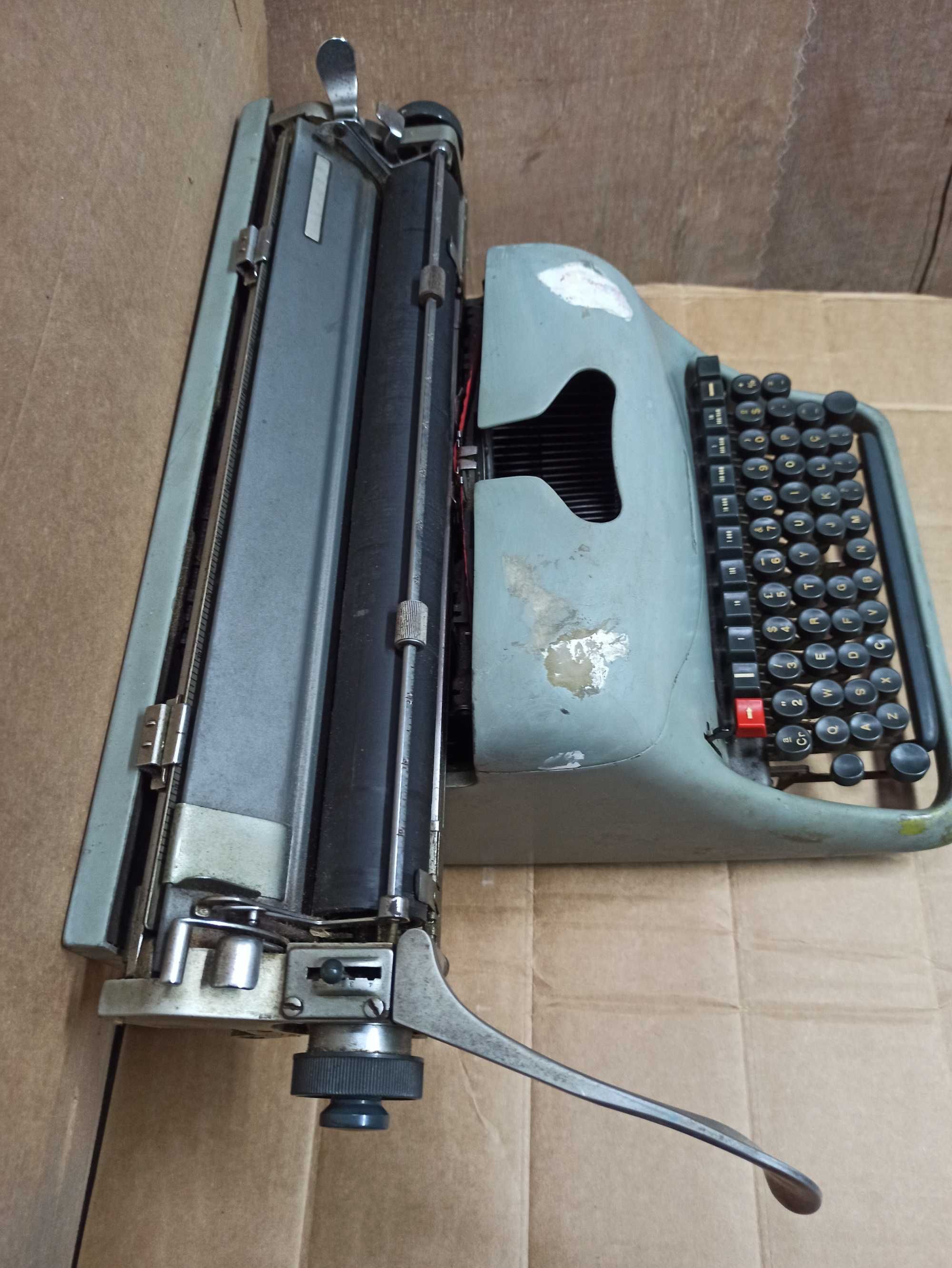 Máquina de escrever Olivetti Lexikon 80