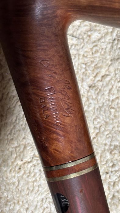 Lindos cachimbos com suporte em madeira