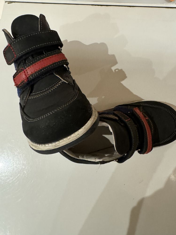 Buty chlopiece memo