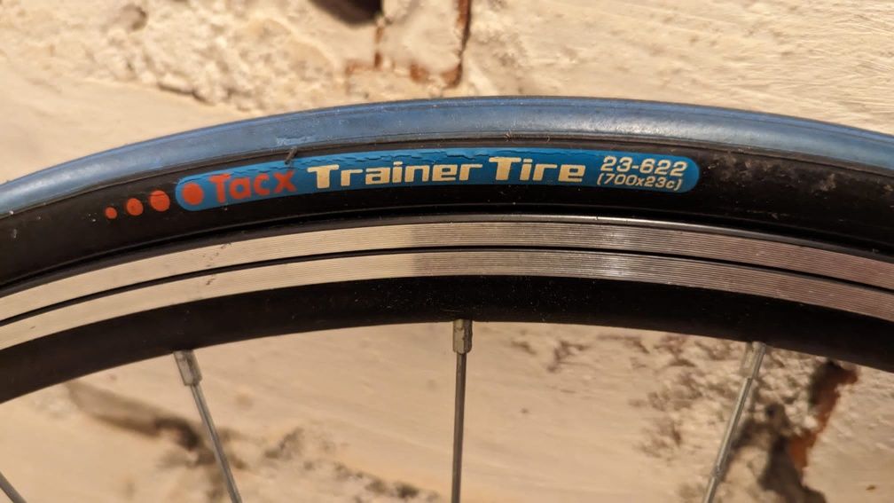 Trenażer Tacx Santori Pro + koło Trainer Tire wraz ze szpilką