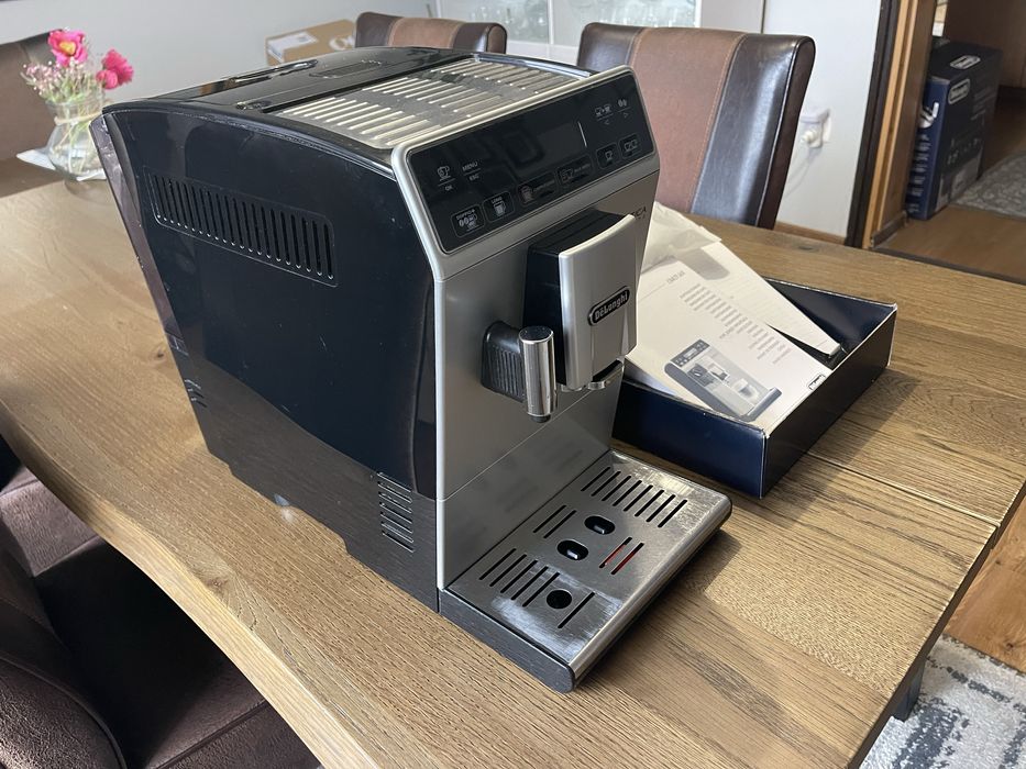 Ekspres ciśnieniowy do kawy Delonghi Autentica cappucino  ETAM29.66X