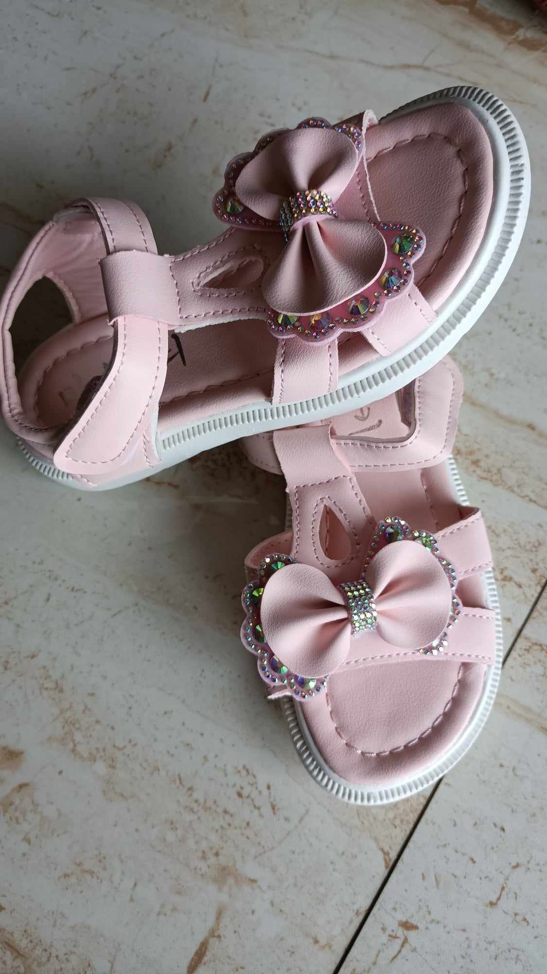 Sandalki w kolorze róż