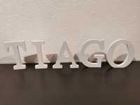 Letras de madeira brancas decorativas: TIAGO - baratas!