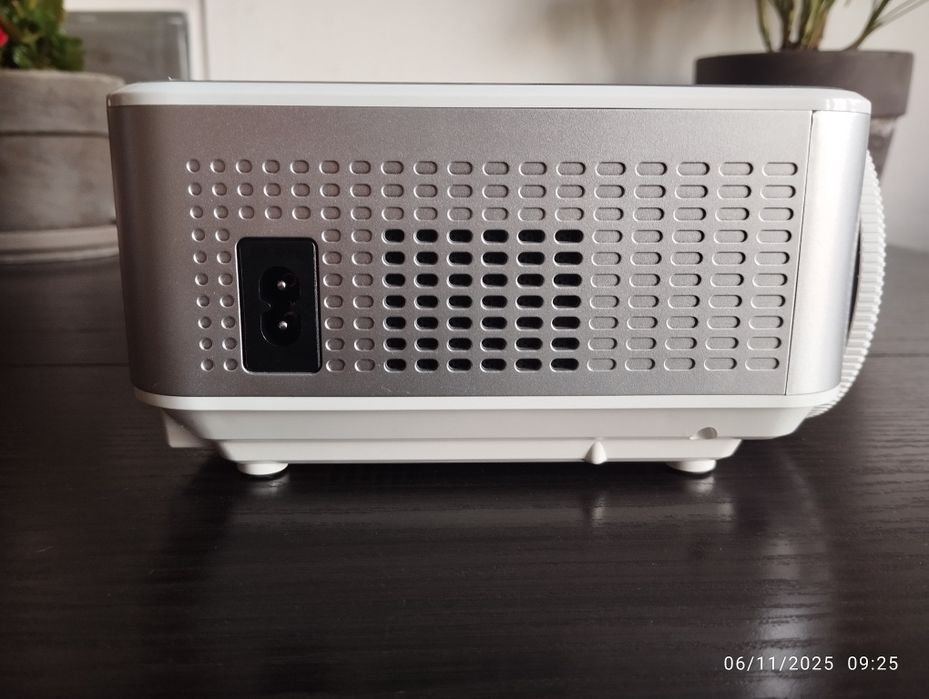 Nowy projektor Krüger&Matz V-LED10 LED Full HD – bez kabla