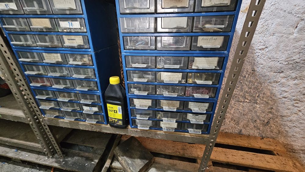 GAVETAS de ARRUMAÇÃO,  com prateleiras