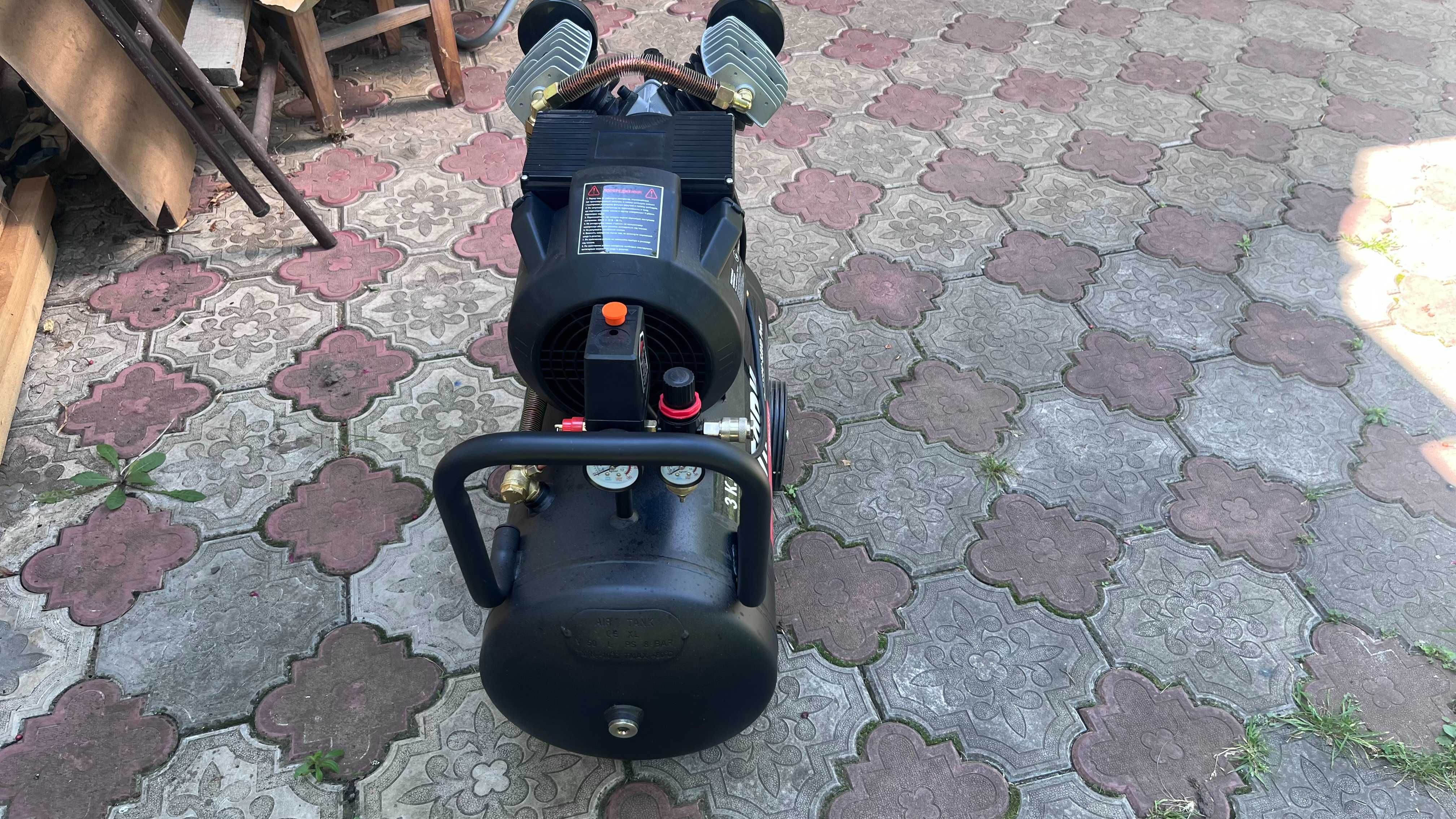Компресор повітряний Stark 3050-SAVD Profi 50 Л (300030050)