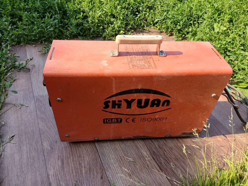 Заряднопусковий пристрій 12V