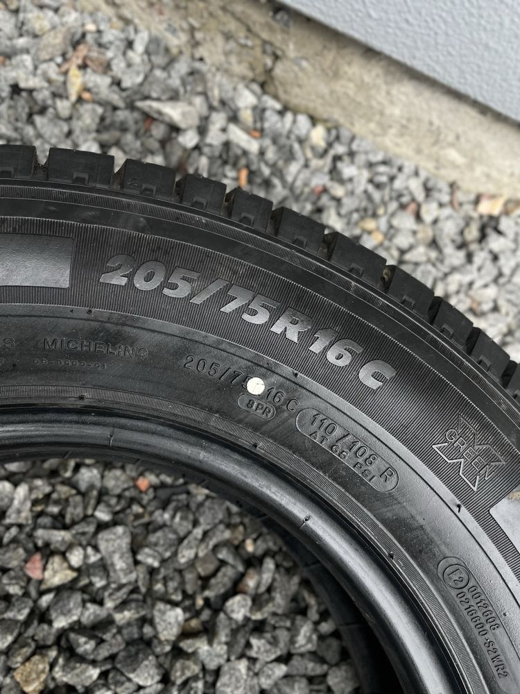 Продам літню шину розпаровку Michelin  205/75 R16c