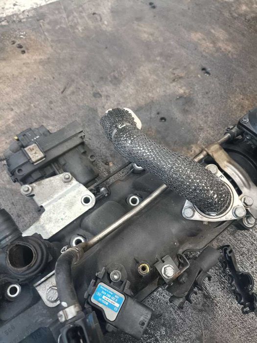 Колектор впускний пластик Opel Insignia 2.0 55566258 опель инсигния