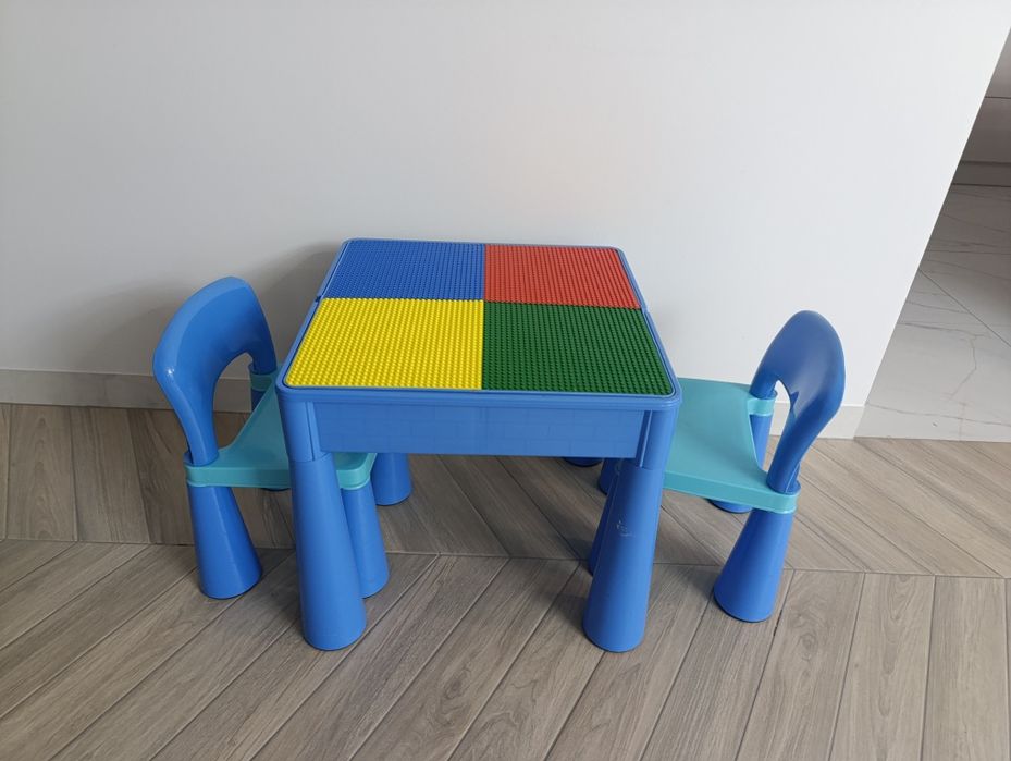 Stolik z krzesełkami