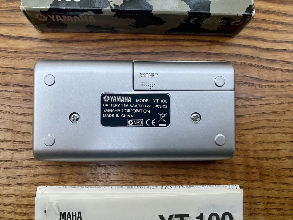 Yamaha YT-100 guitar bass auto tuner stroik do gitary basu