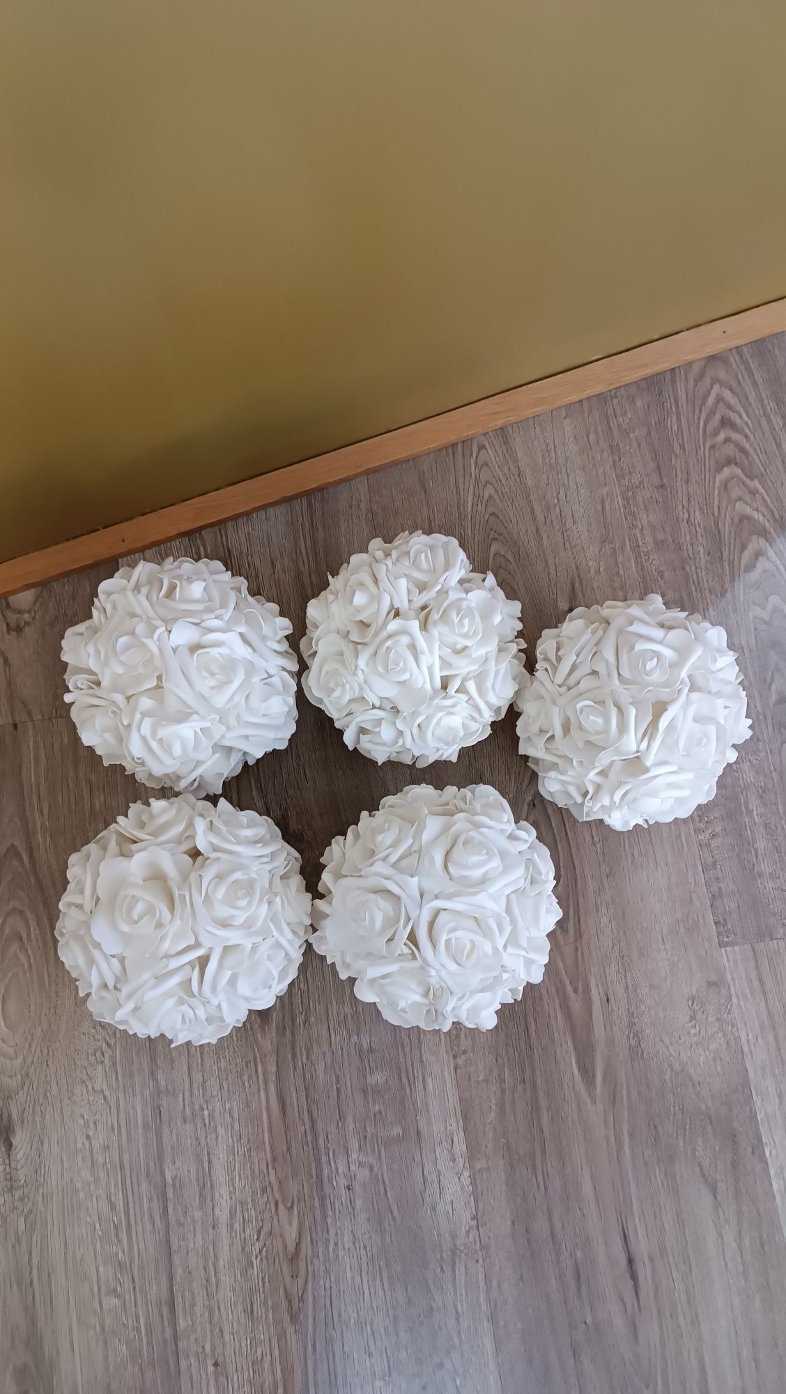 Cinco bolas brancas