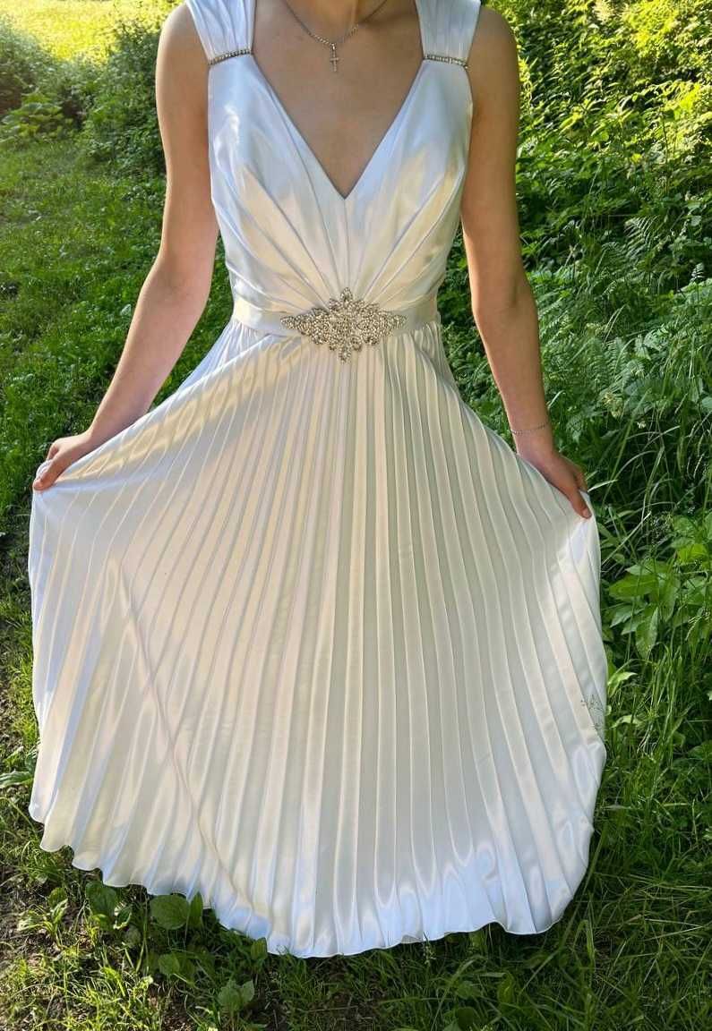 Біле плаття вечірнє