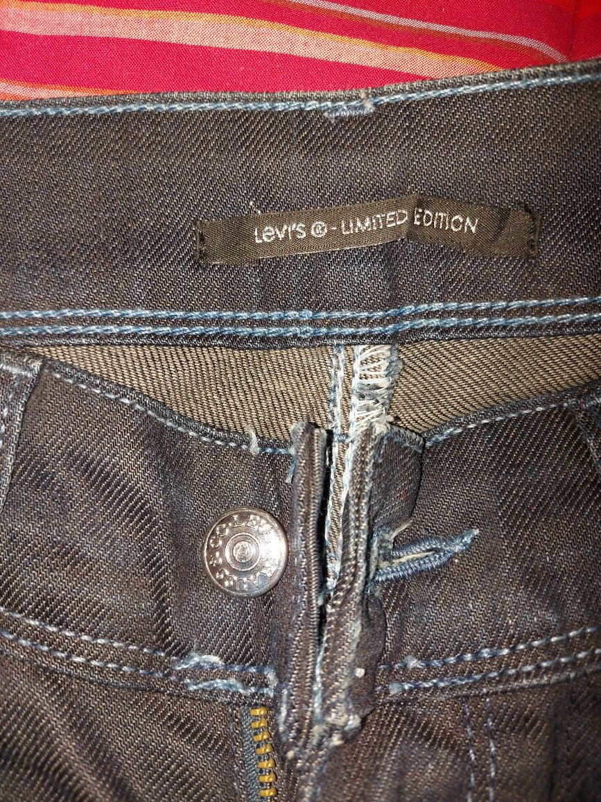 Calças originais Levi's com Swarovski edição limitada