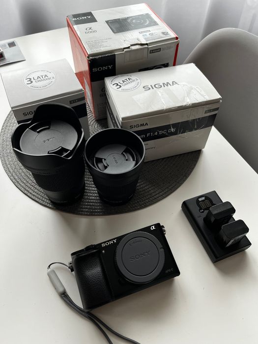 Aparat Sony a6000 plus obiektywy Sigma 16mm 56mm