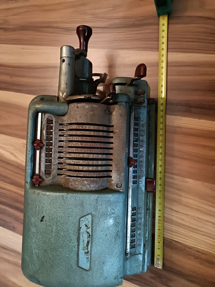 Kalkulator mechaniczny arytmometr maszyna do liczenia zabytek