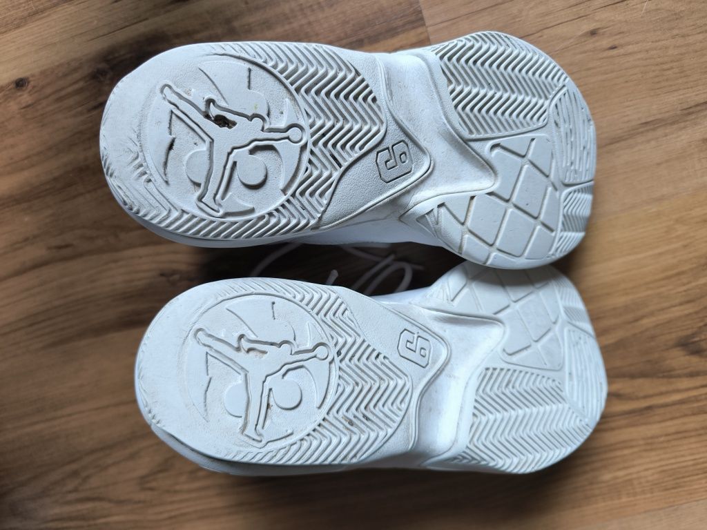 Jordan Air Max Aura 3 białe buty EU 35.5 do koszykówki wyższe
