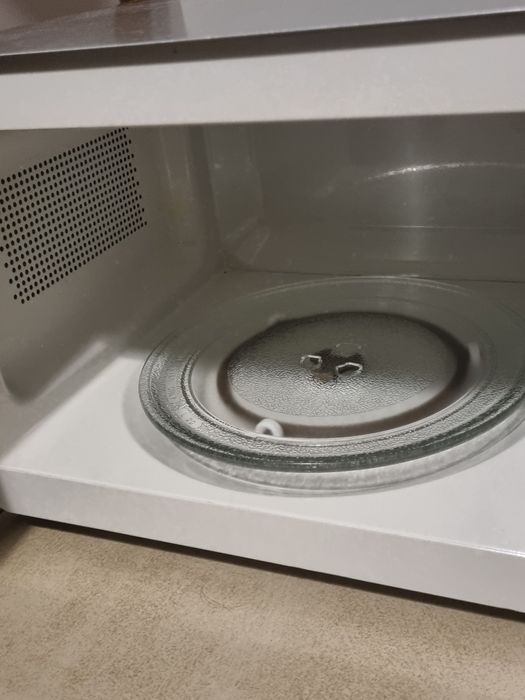 Zadbana mikrofalówka whirpool