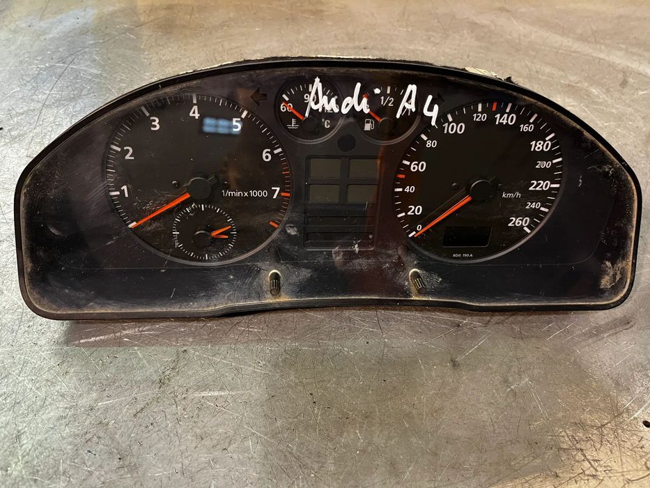 QUADRANTE / PAINEL DE INSTRUMENTOS AUDI A4 1.6i 1.8Turbo 8D0919033C