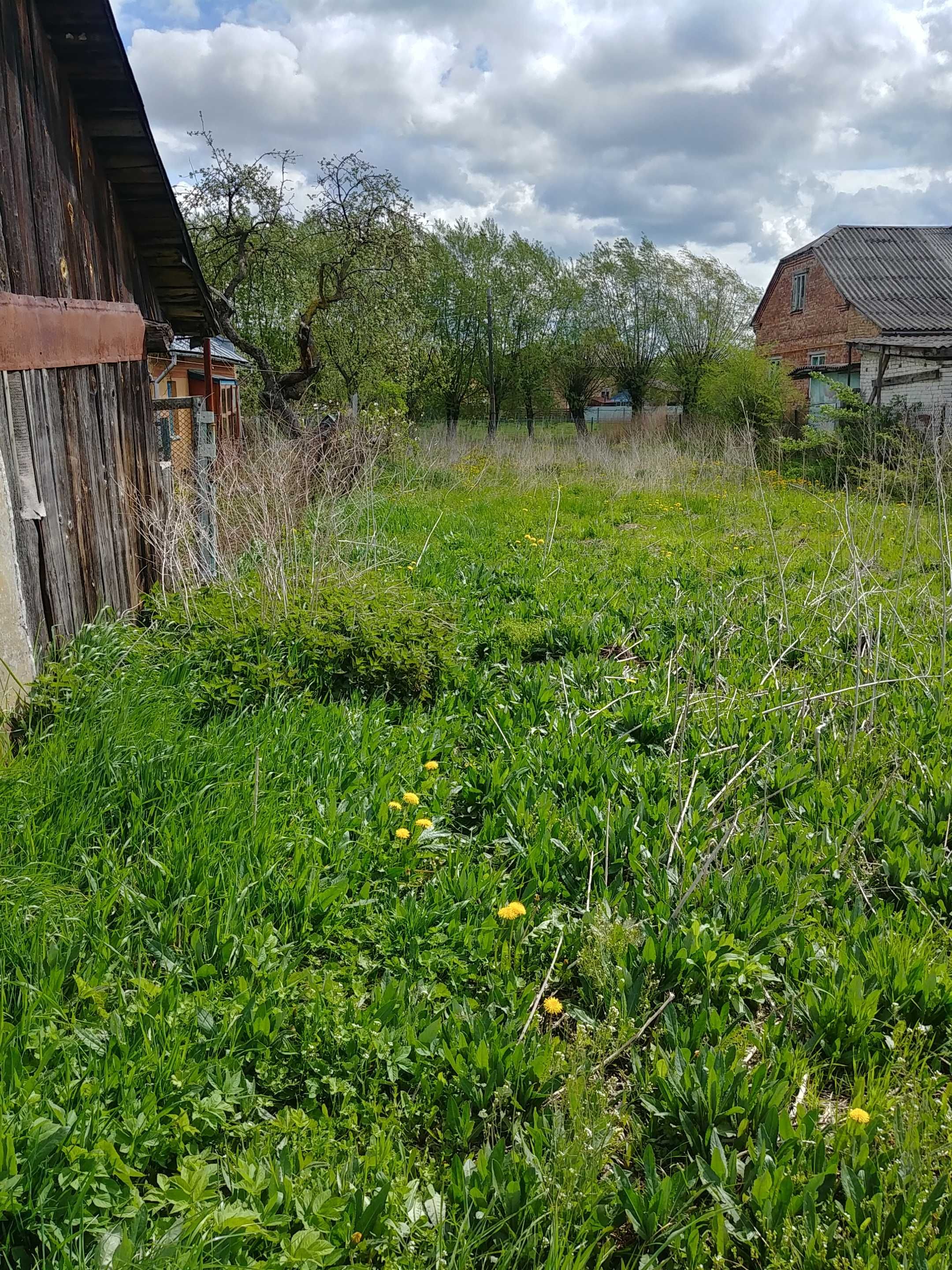 Земельна ділянка з будинком.