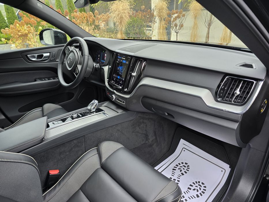Volvo XC 60 B4 AWD 2024R R-DESIGN DARK PLUS kamera asystent Z NIEMIEC