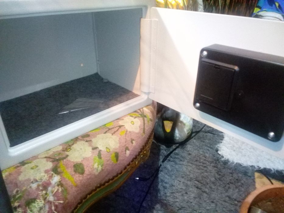 Cofre  digital e com chave novo com manual 60eur.