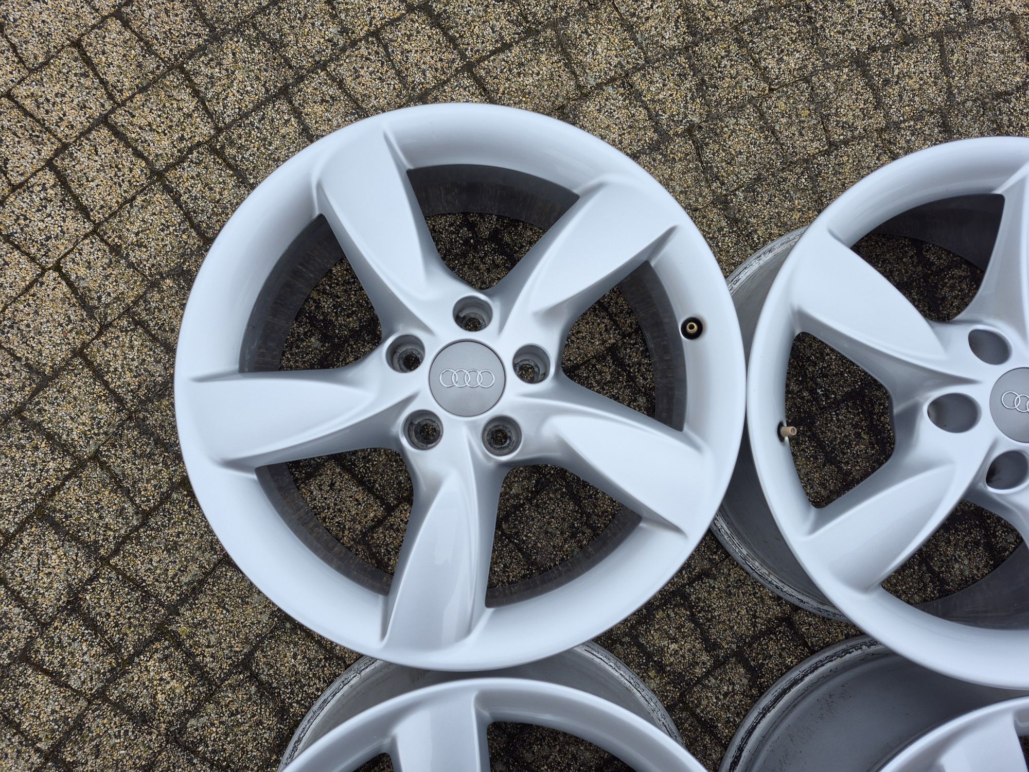 Felgi Alu Oryginał AUDI A3 A4 A5 A6 TT Q3 Q5 5x112 17 Cali 7.5J ET 37