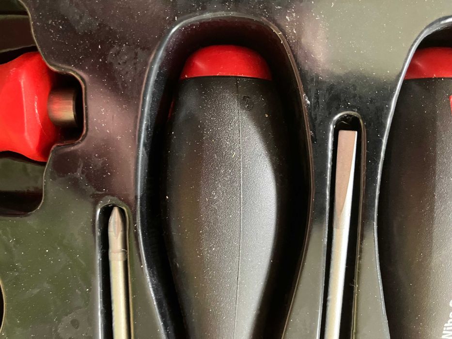 Zestaw narzędzi ręcznych renomowanej marki Wiha.