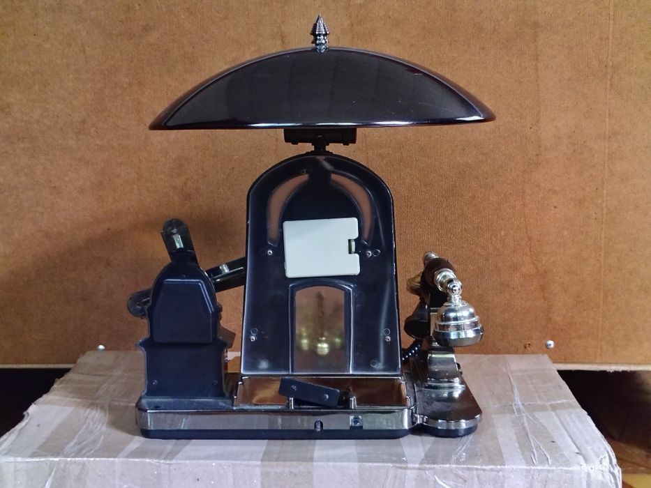 Продам ретро телефон з годинником та зі світильником.