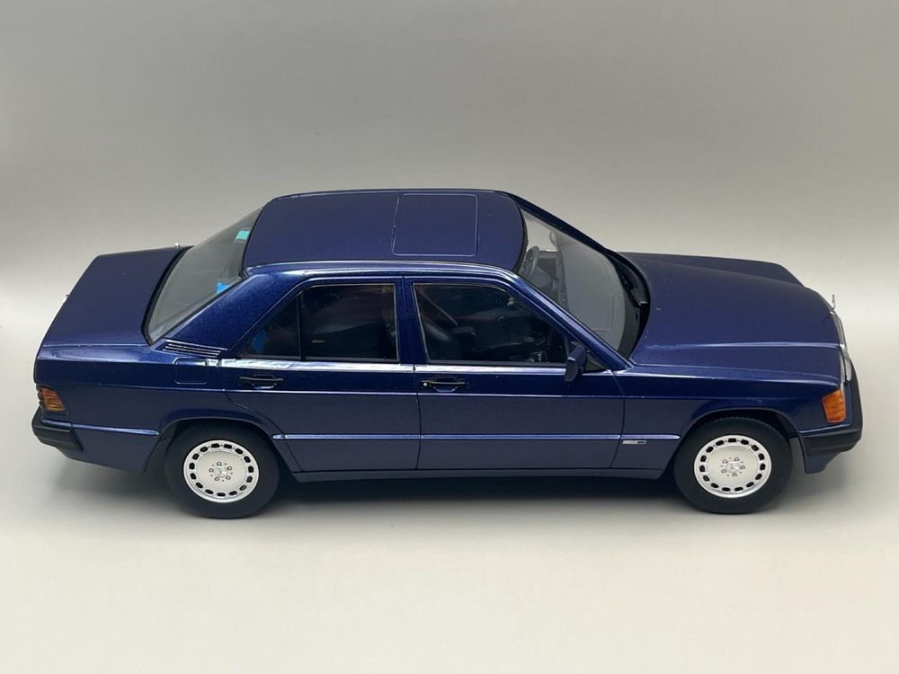 Model 1:18 Mercedes-Benz W201 Avantgarde Azzurro