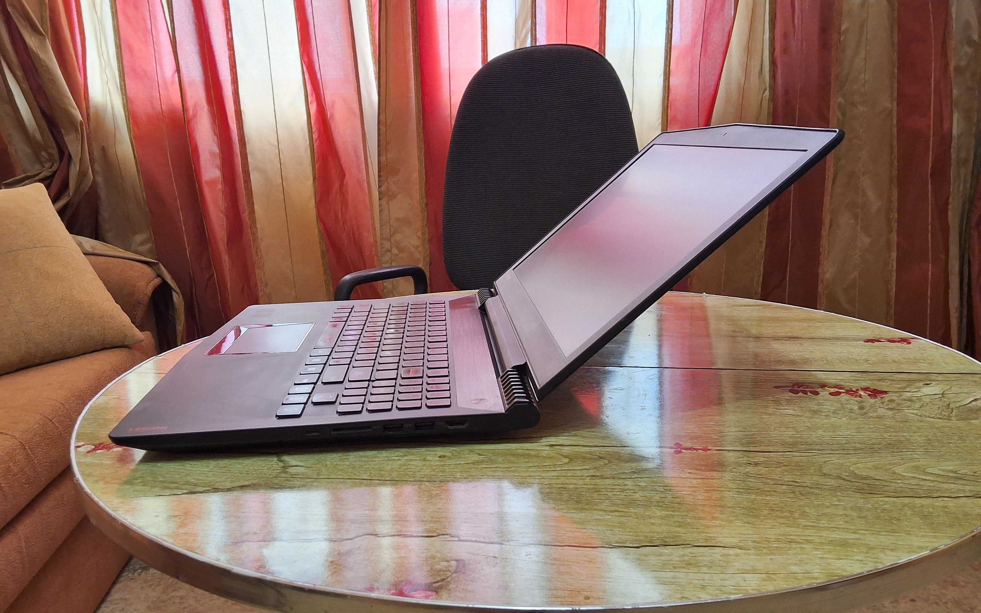 Ігровий ноут Lenovo Legion Y520/GTX1050/i5-7300HQ/16GB/256Gb M2+1TB