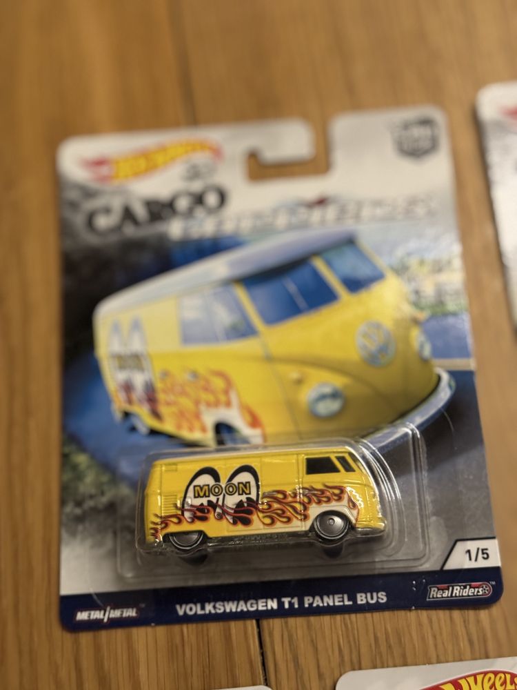 Hot Wheels Premium zestaw Cargo Carriers VW Sunagon T1 Moon GULF
