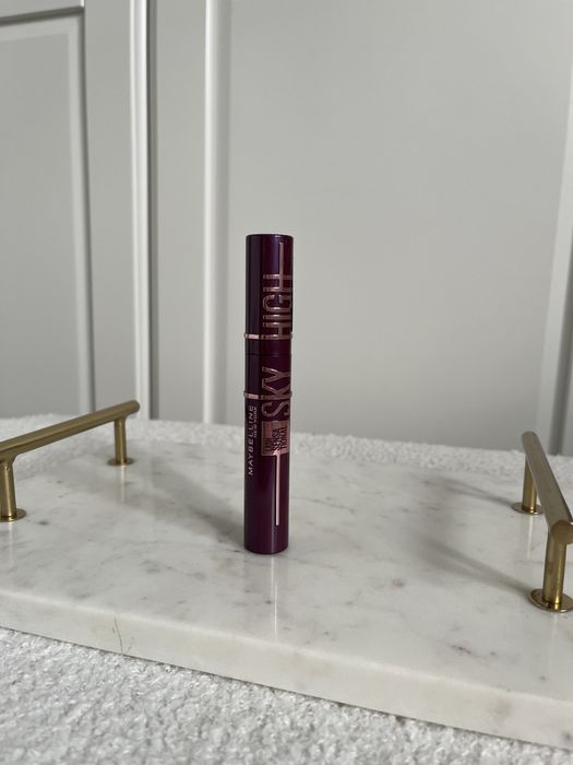 Burgundowy tusz do rzes Maybelline Sky High