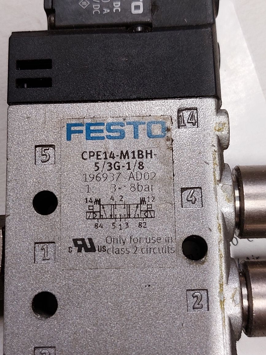 Elektrozawór FESTO.  CPE14-M1BH-5/3G-QS-8
