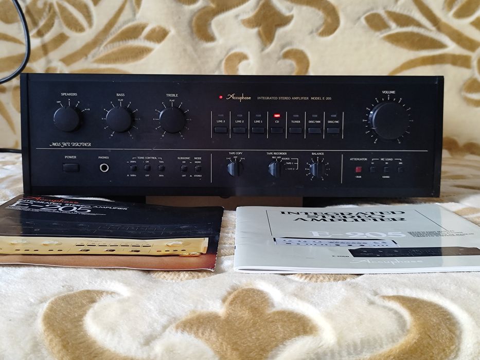 Piekny i zadbany wzmacniacz ACCUPHASE E-205 czarny złoty sprawny 100%