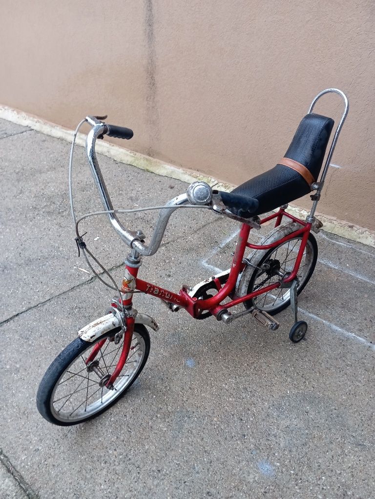 Bicicleta antiga de criança