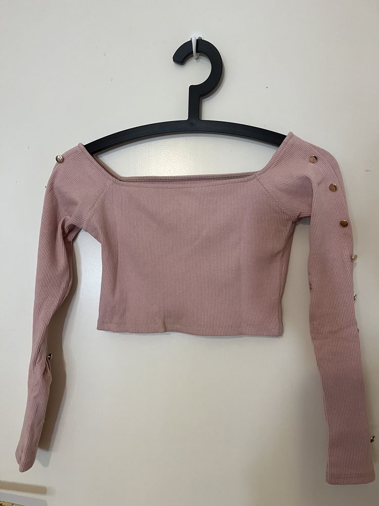 Camisola rosa com tachas