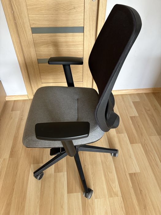 Krzeslo biurowe na kolkach Bejot