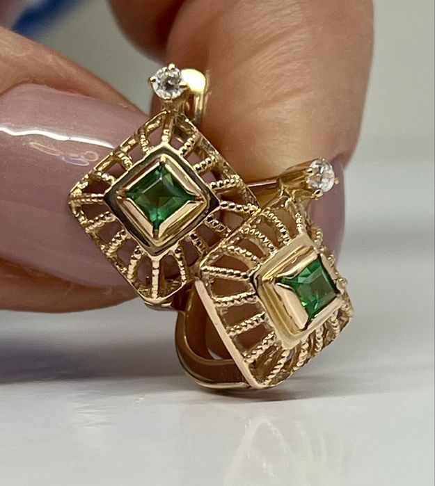 Золоті сережки зі смарагдами.Золотые серьги