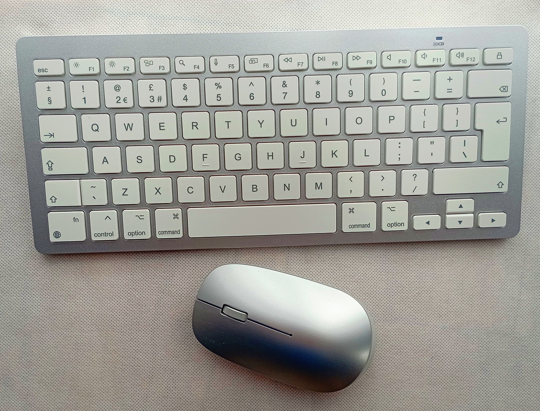 OMOTON zestaw stebrny bezprzewodowa Klawiatura KB066 + mysz  M503