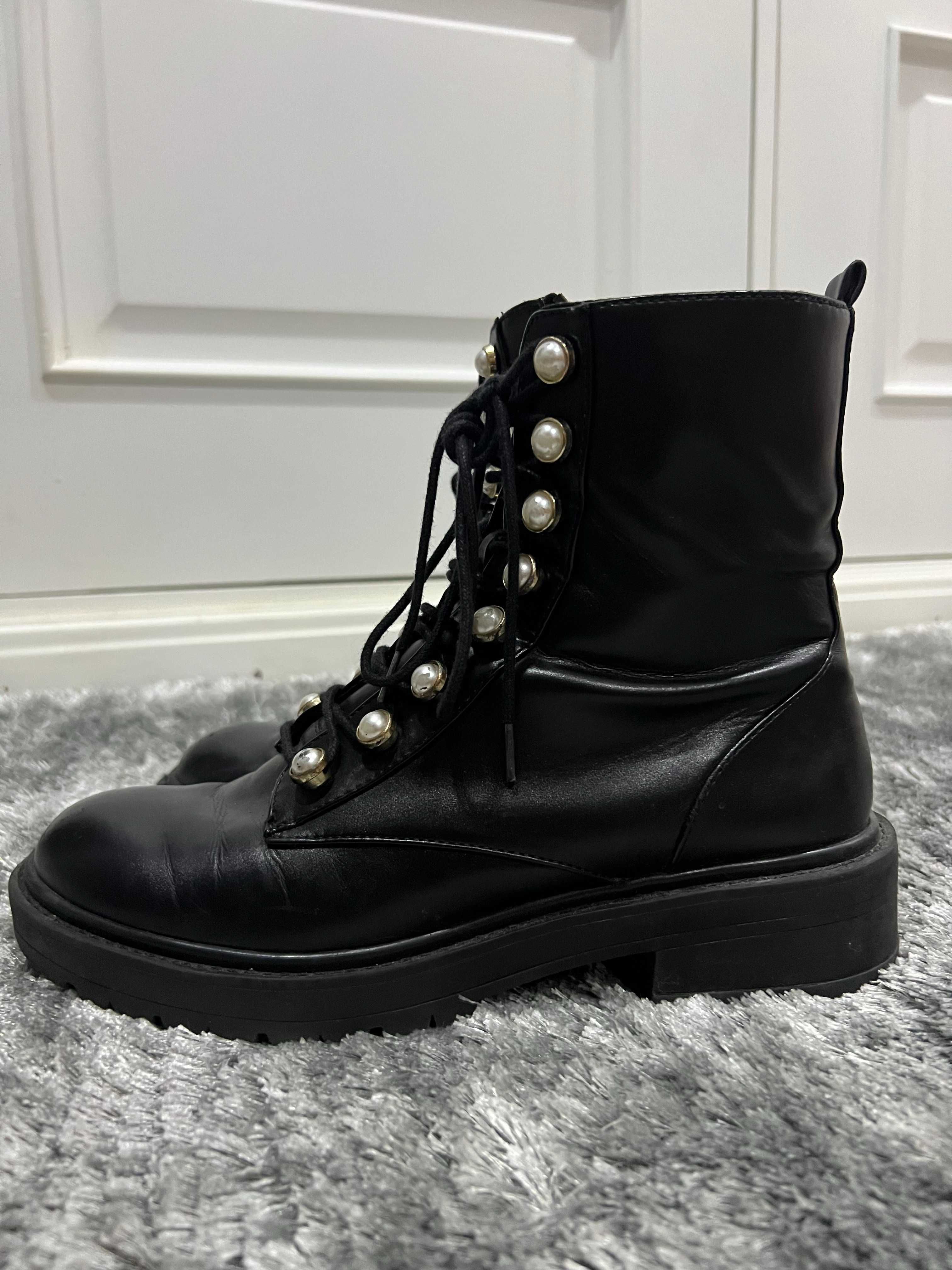 Botas estilo militar Stradivarius mulher tamanho 38