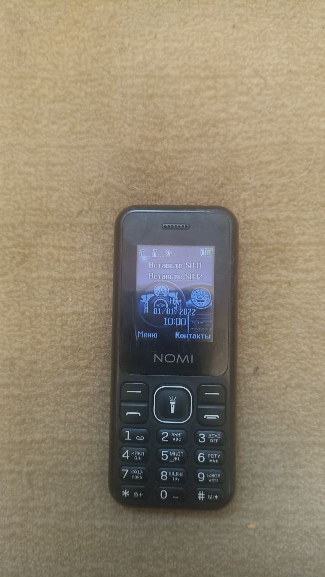 Мобильный кнопочный телефон Nomi i1880