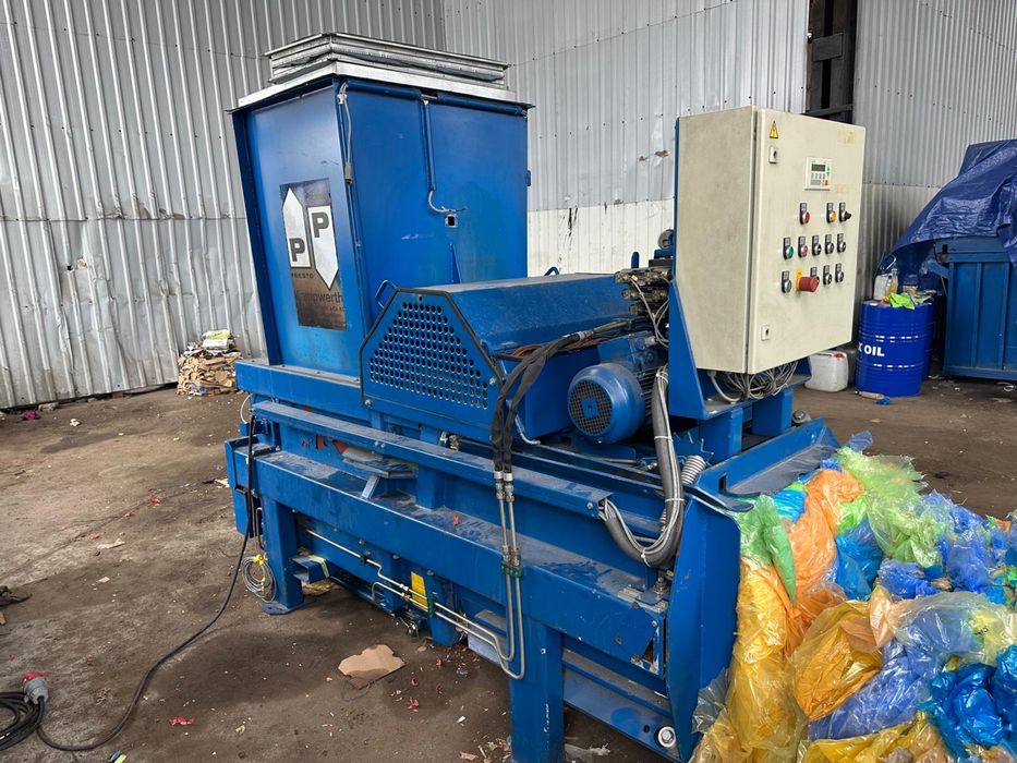 Belownica prasa kanałowa automat do makulatury kartonu odpadów folii