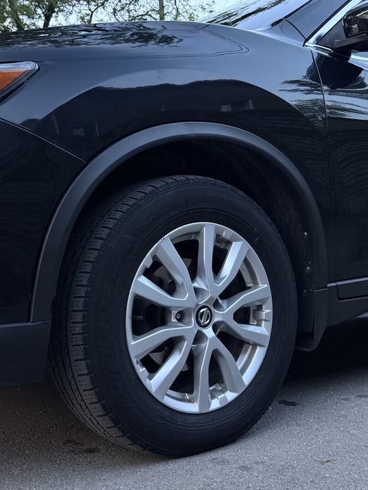 Продам автомобиль Nissan Rogue 2017 2.5 Газ