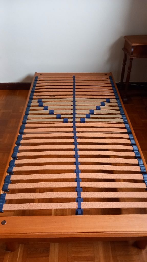 Cama Estrado de Madeira com Colchão