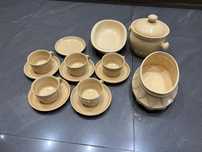 Zestaw kawowy, ceramiczny w kolorze piaskowym z Bolesławca, kamionka
